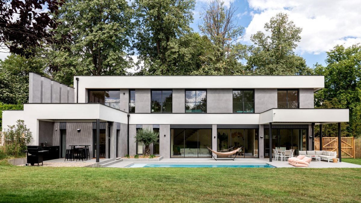 photo d'une belle maison d'architecte en long avec toit terrasse